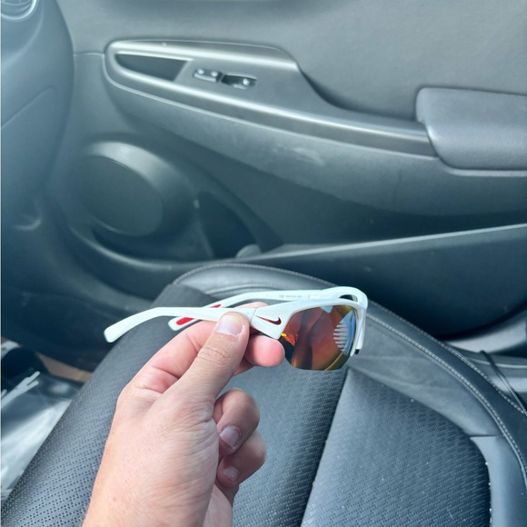 ❗️Rare Nike Golf Polarized Sunglasses ❗️ - Picture 2 of 3